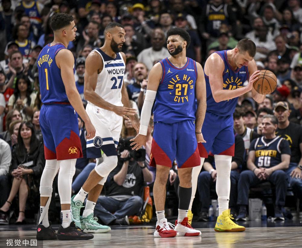 两人发生了 两人发生了